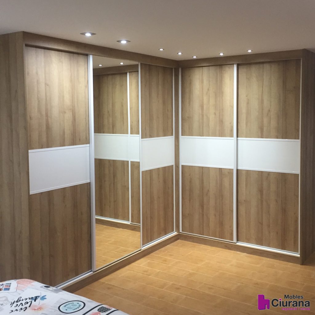 Vestidor fet a mida.